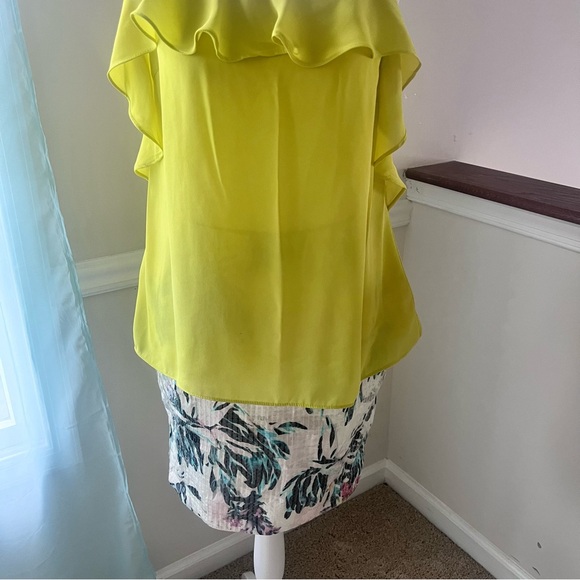 H&M Sequin Flower Print size 6 skirt with gold zipper closure - Picture 7 of 8